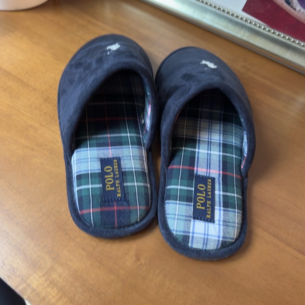 Polo by Ralph Lauren Men's
Navy Slip-Ons pristine condition. Size 7.5 - Picture 2 of 3